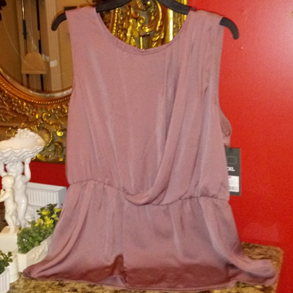 Ladies Mossimo Sleeveless Blouse - fits more like XL or Juniors XXL